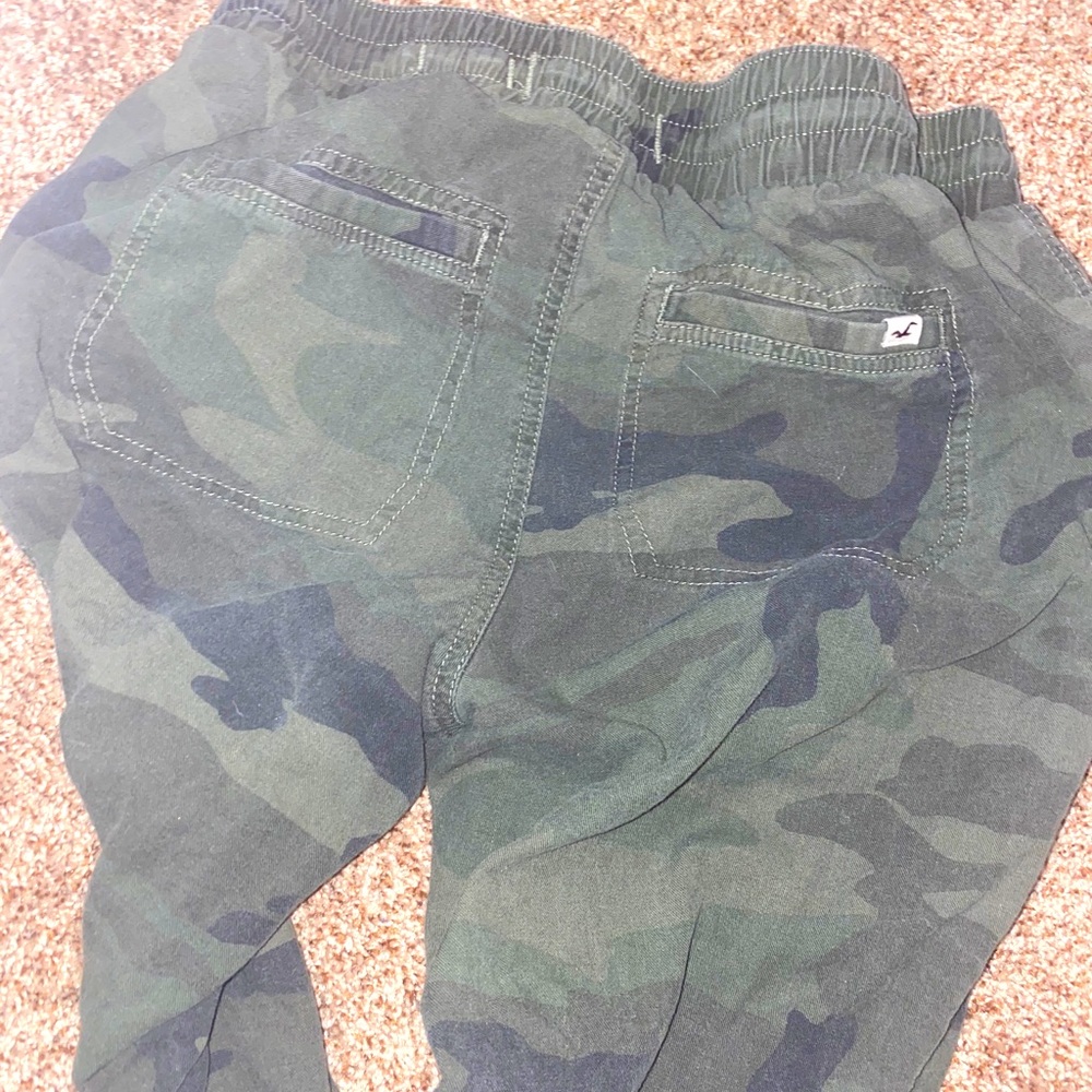 HOLLISTER CAMO JOGGERS 🖤